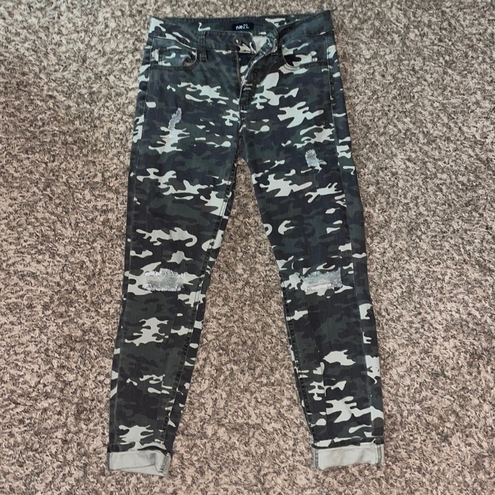 Rue21 Camouflage capris